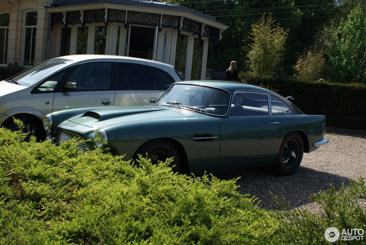 Aston Martin DB4