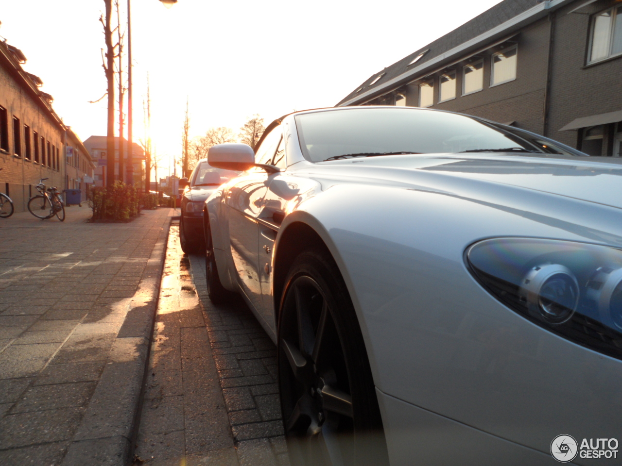 Aston Martin V8 Vantage Roadster