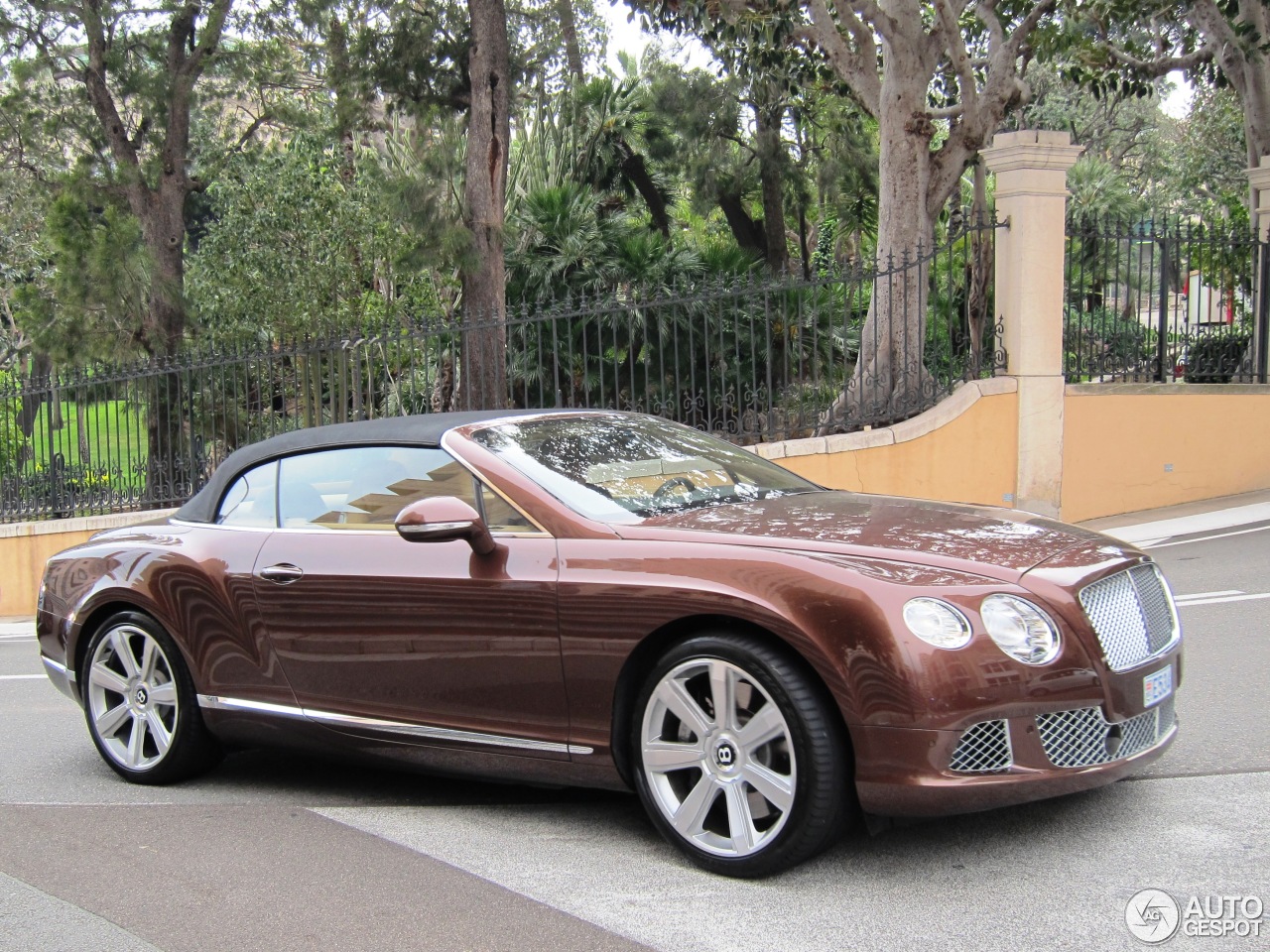 Bentley Continental GTC 2012