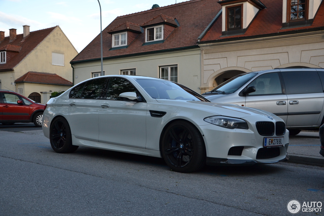 BMW M5 F10 2011