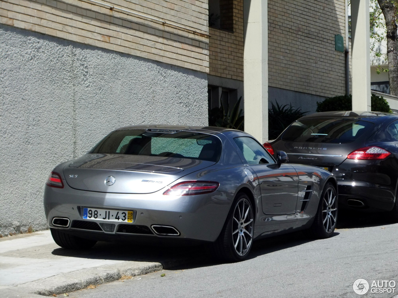 Mercedes-Benz SLS AMG