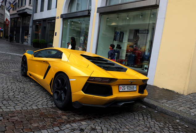 Lamborghini Aventador LP700-4