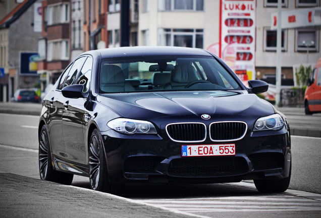 BMW M5 F10 2011