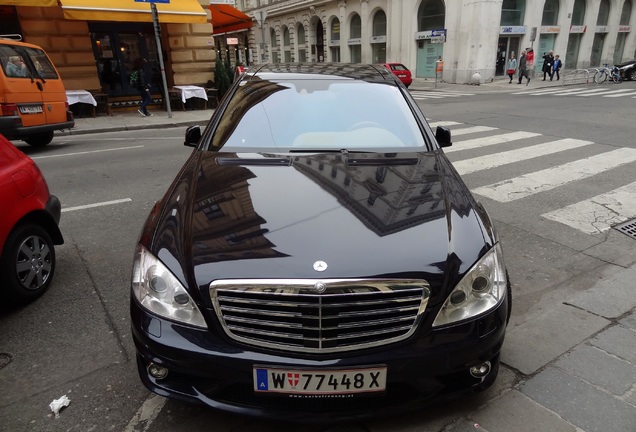 Mercedes-Benz S 65 AMG V221