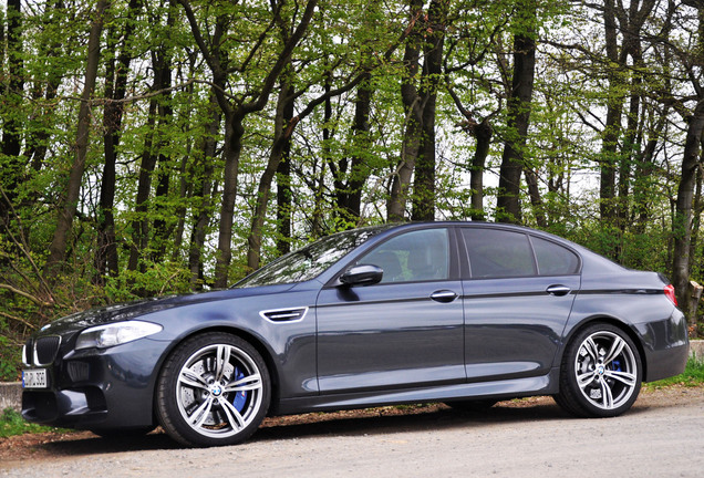 BMW M5 F10 2011