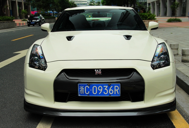 Nissan GT-R