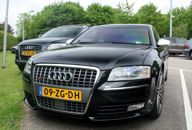 Audi S8 D3