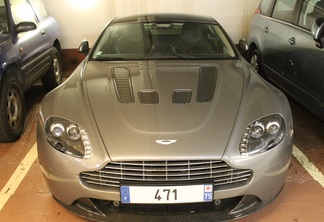 Aston Martin V12 Vantage