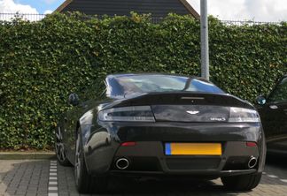 Aston Martin V8 Vantage S