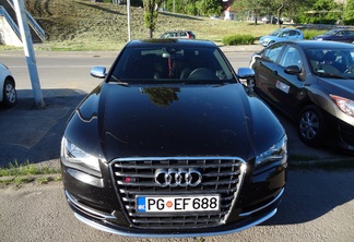 Audi S8 D4