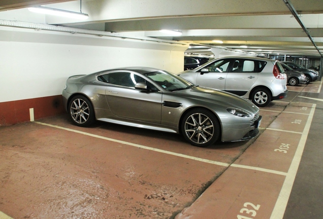 Aston Martin V8 Vantage S