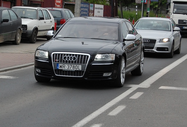 Audi S8 D3