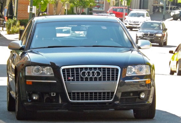 Audi S8 D3