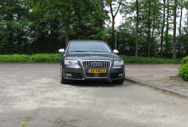 Audi S8 D3