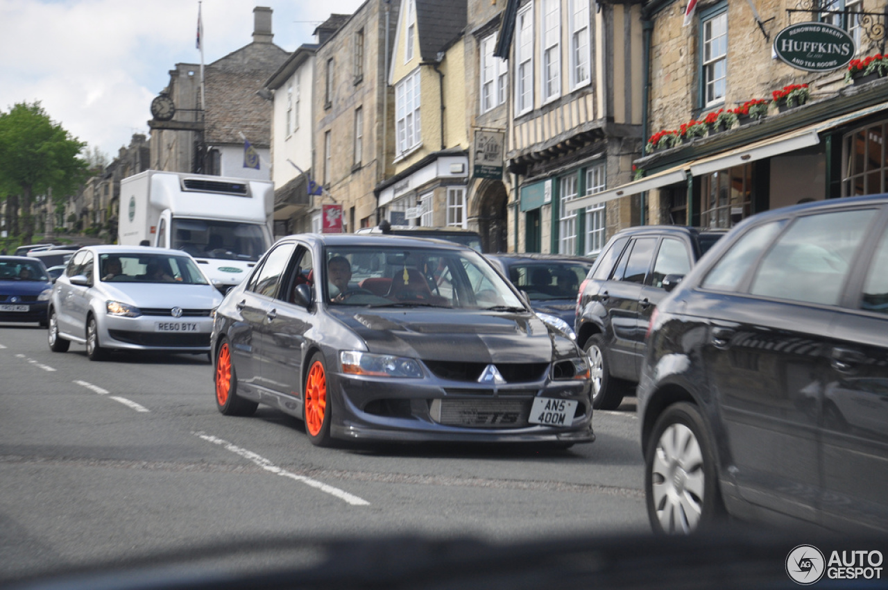 Mitsubishi Lancer Evolution VIII MR FQ-400