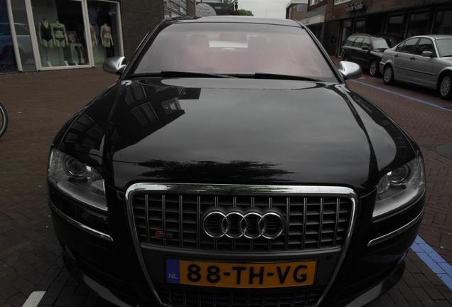 Audi S8 D3