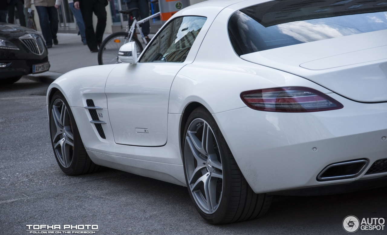 Mercedes-Benz SLS AMG