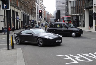 Aston Martin DB9 2010