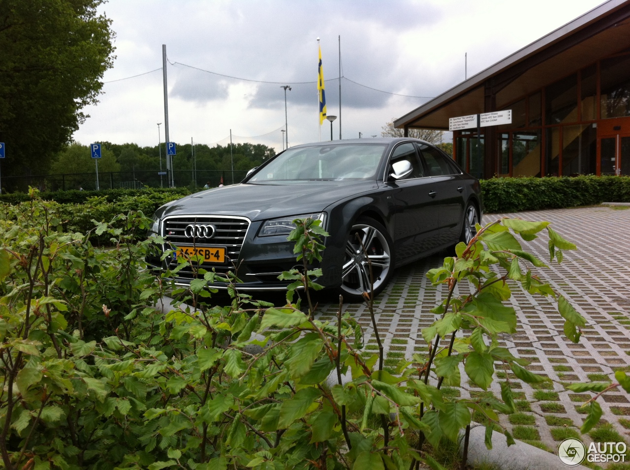 Audi S8 D4