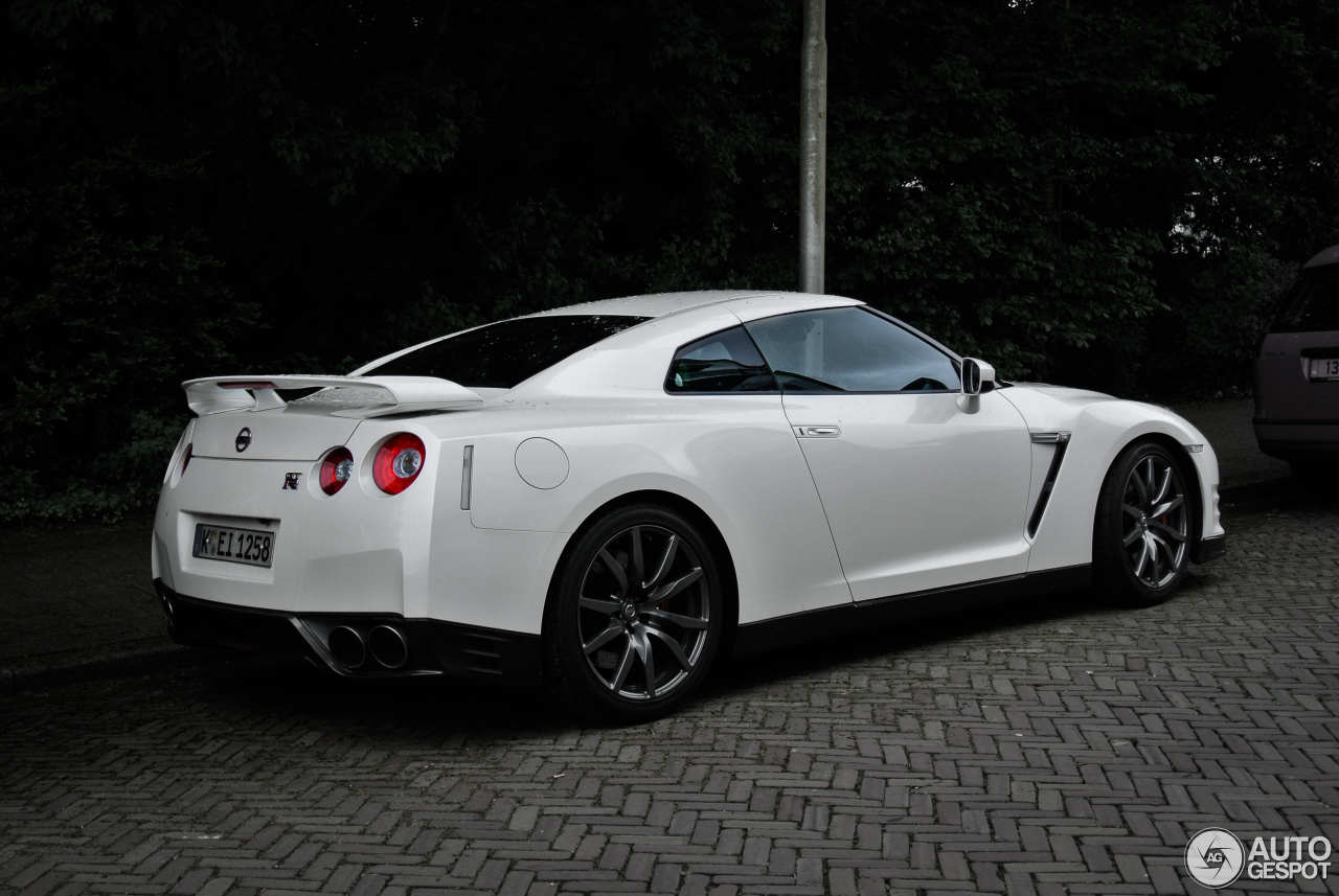 Nissan GT-R 2011