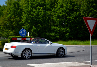 Bentley Continental GTC V8