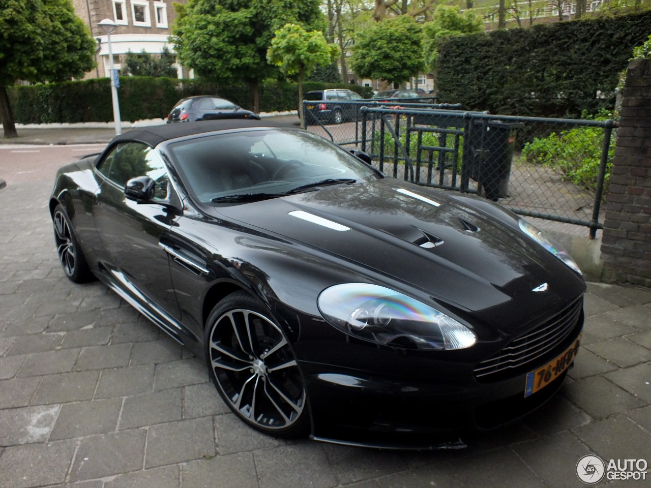 Aston Martin DBS Volante