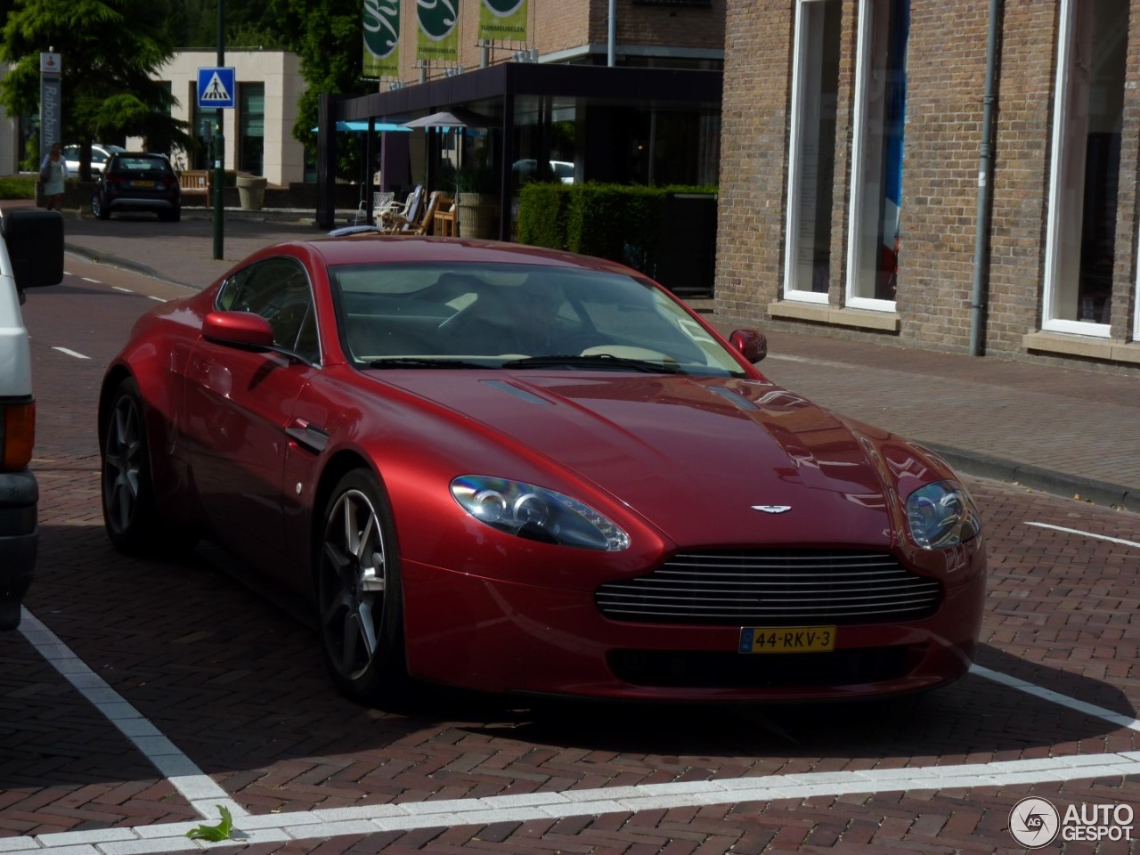 Aston Martin V8 Vantage