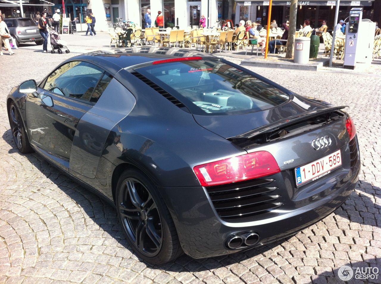 Audi R8