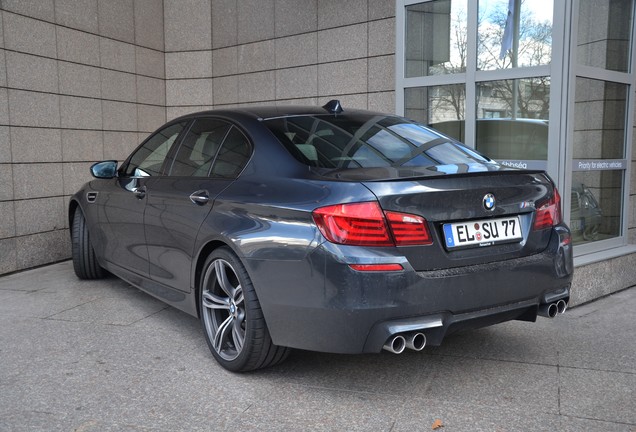 BMW M5 F10 2011