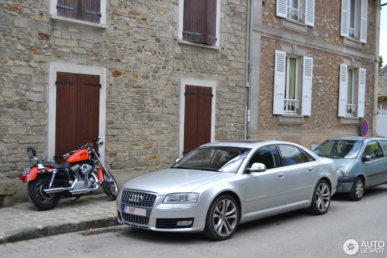 Audi S8 D3