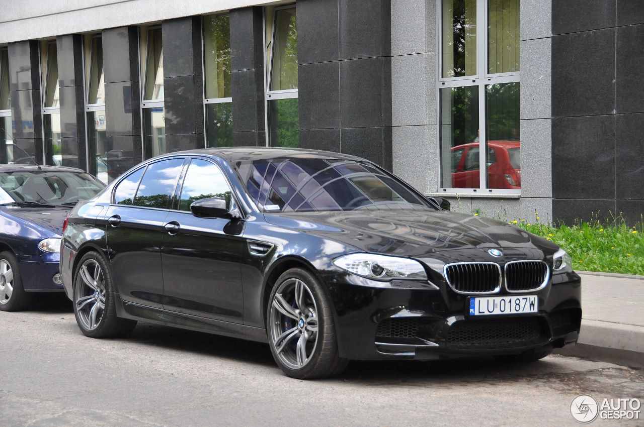 BMW M5 F10 2011