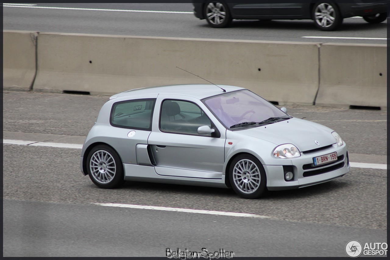 Renault Clio V6