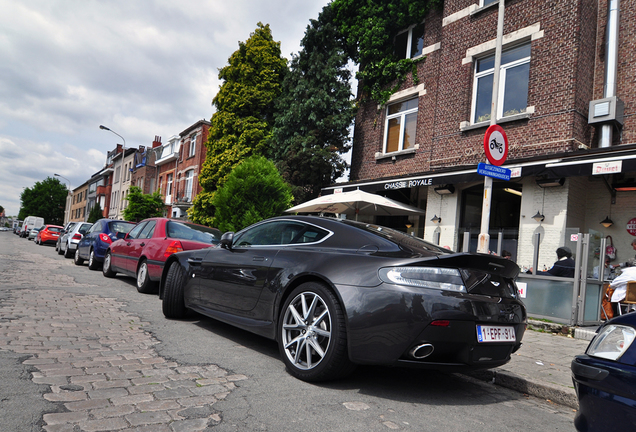 Aston Martin V8 Vantage 2012