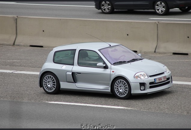 Renault Clio V6