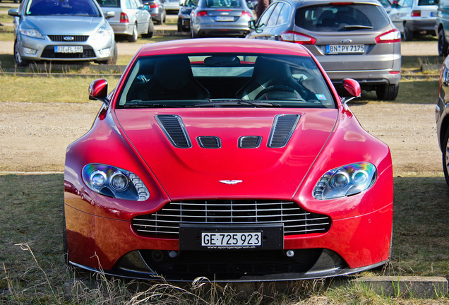 Aston Martin V12 Vantage