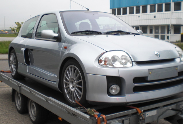 Renault Clio V6