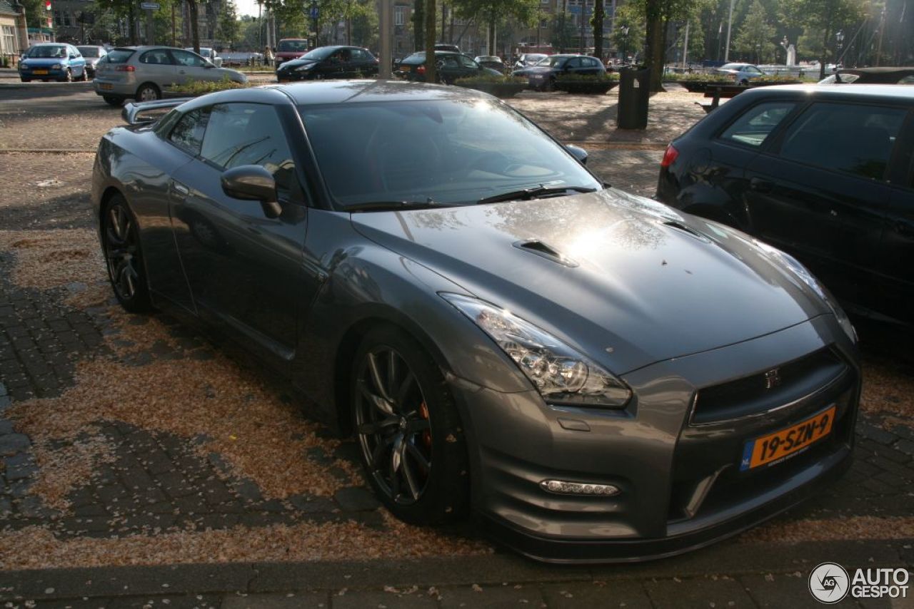 Nissan GT-R 2011