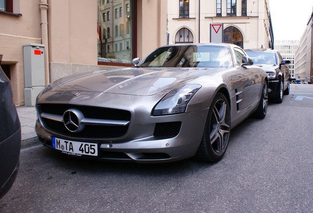 Mercedes-Benz SLS AMG