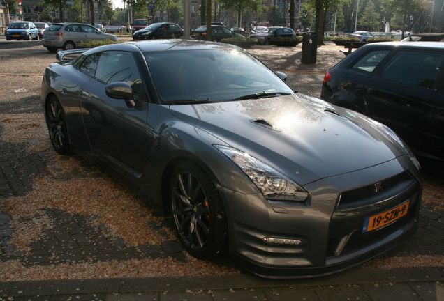 Nissan GT-R 2011