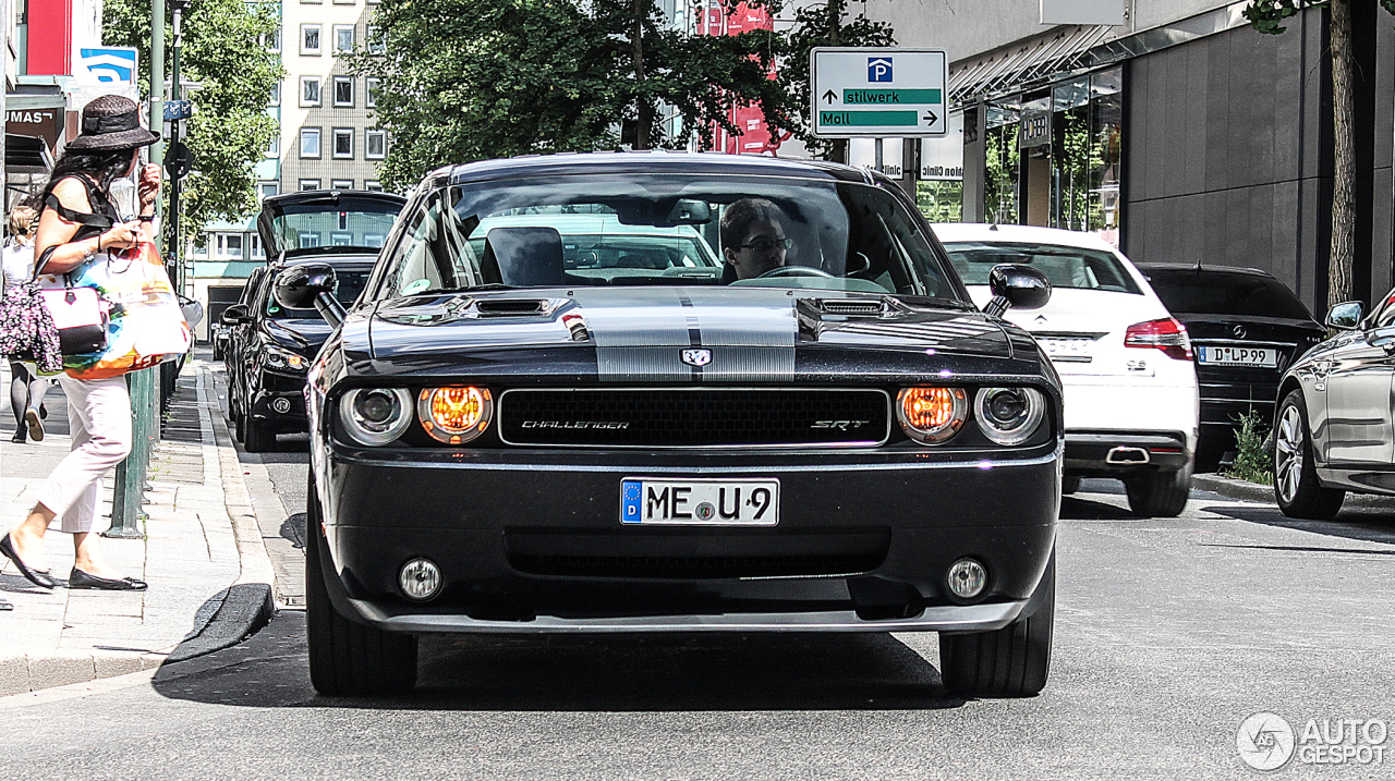 Dodge Challenger SRT-8