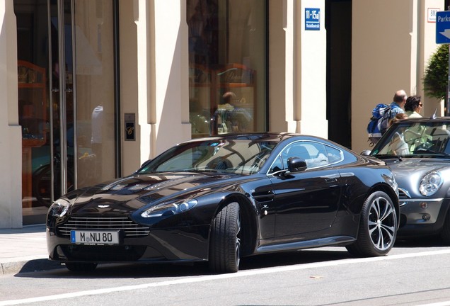 Aston Martin V12 Vantage