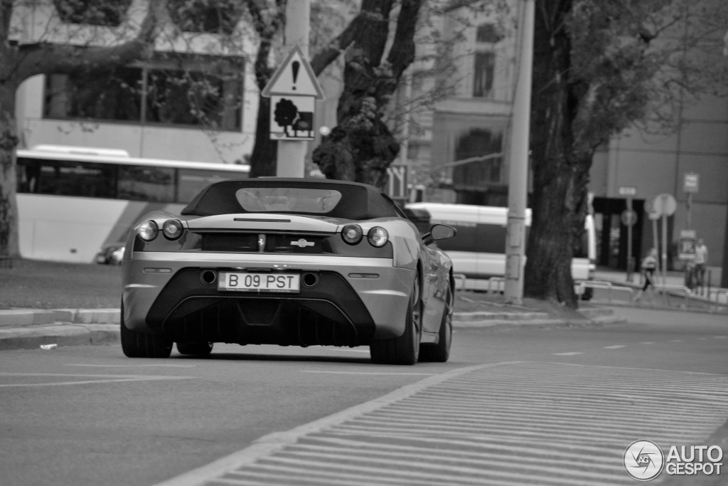 Ferrari Scuderia Spider 16M