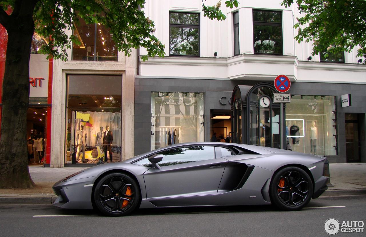 Lamborghini Aventador LP700-4