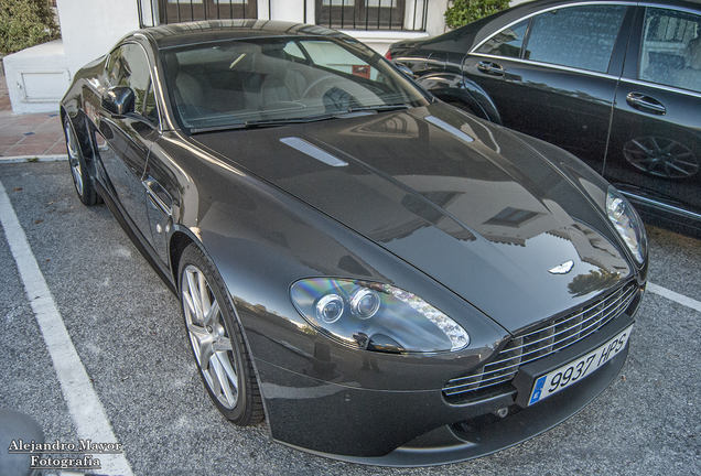 Aston Martin V8 Vantage 2012