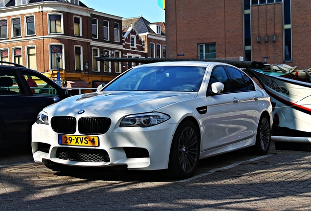 BMW M5 F10 2011