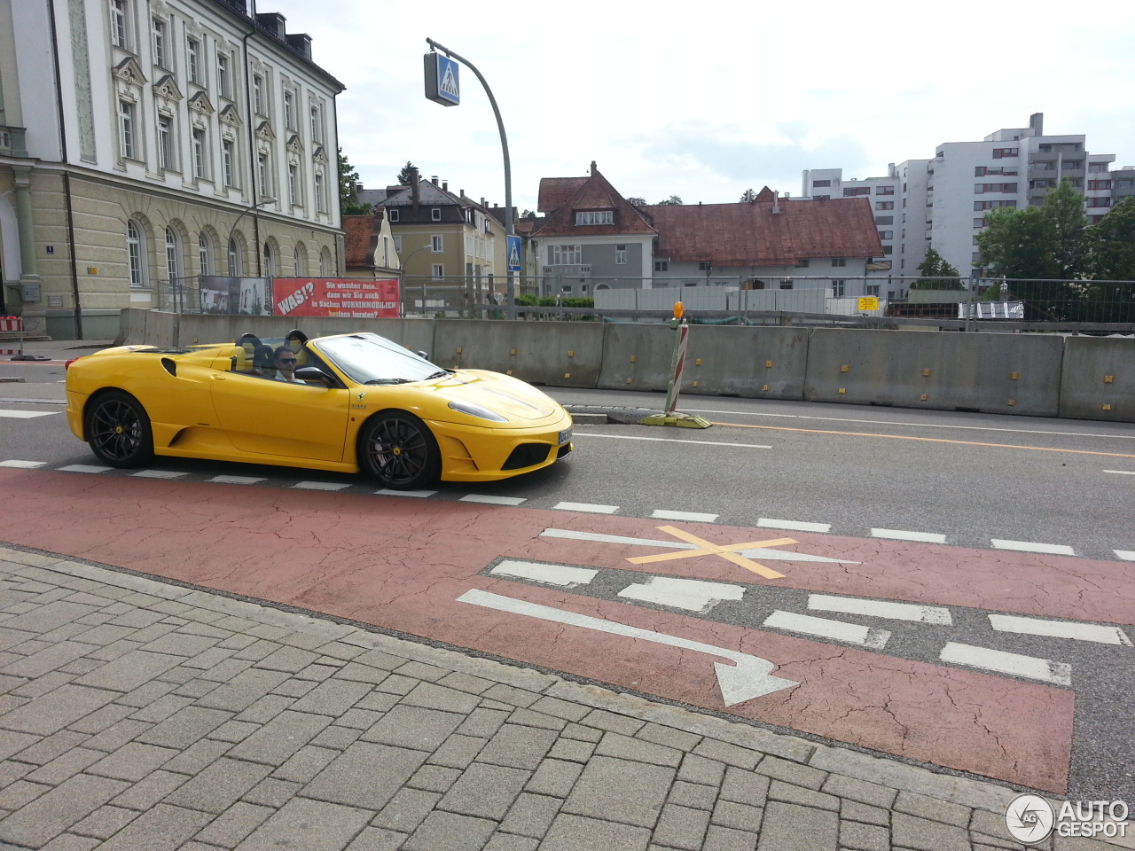 Ferrari Scuderia Spider 16M