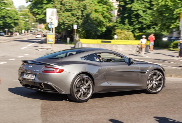 Aston Martin Vanquish 2013