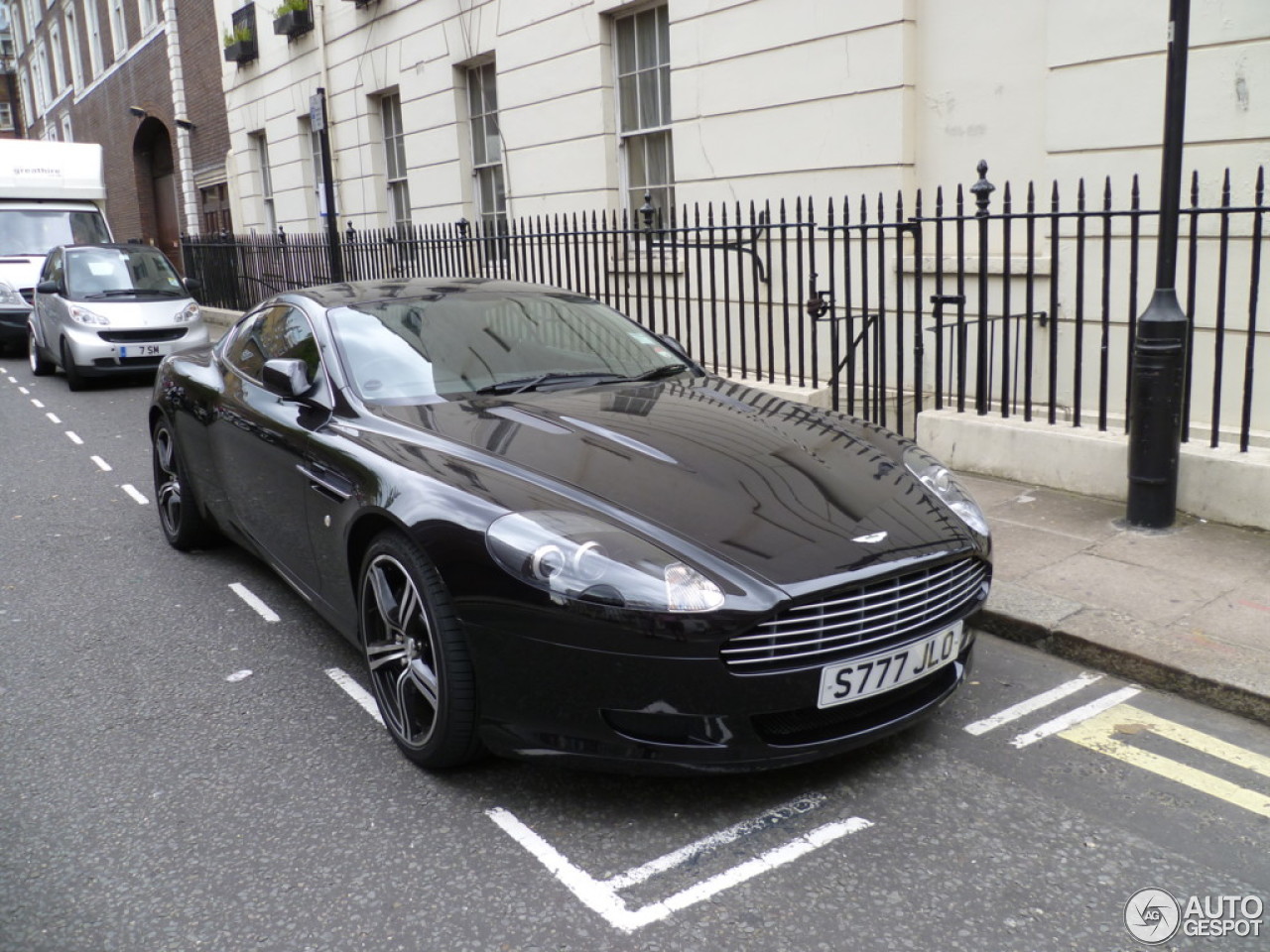 Aston Martin DB9