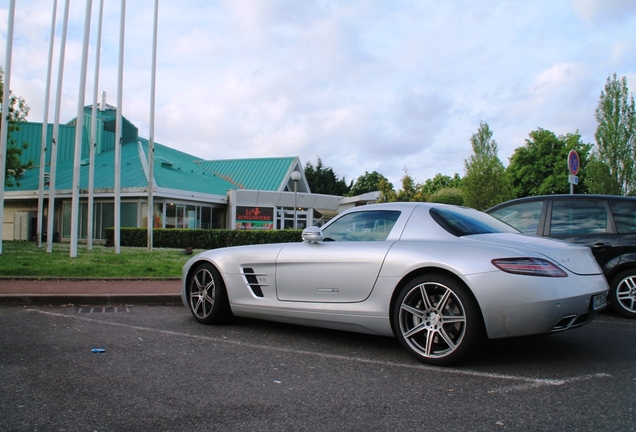 Mercedes-Benz SLS AMG