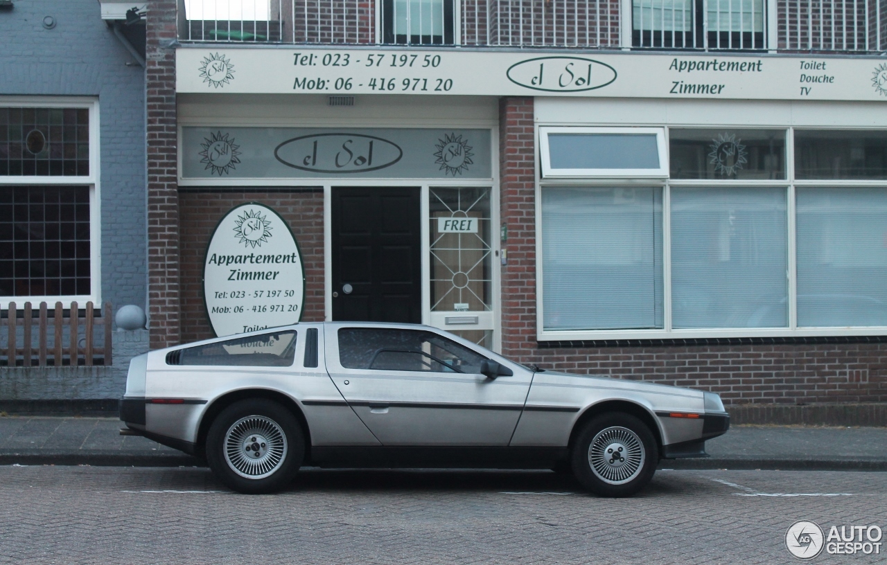 DeLorean DMC-12